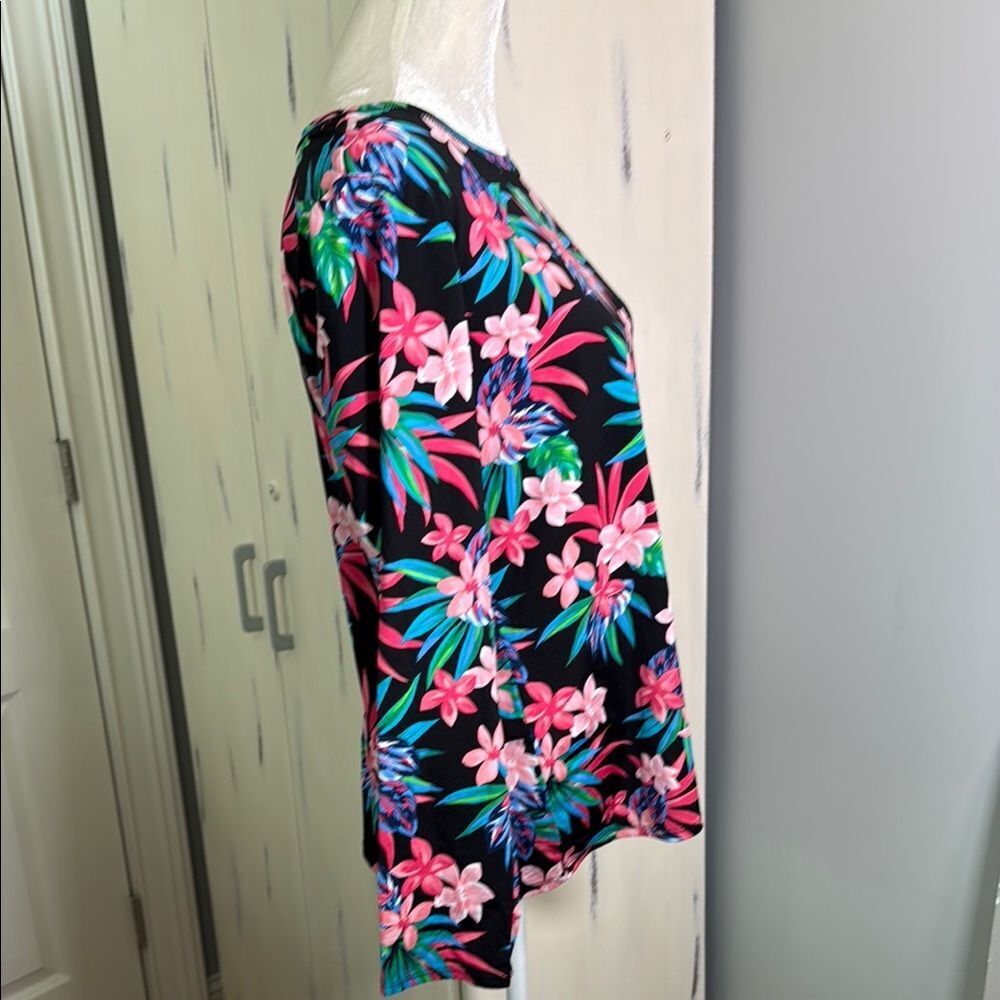 Croft & Barrow Black and pink tropical Floral Swim Rashguard - Picture 5 of 7